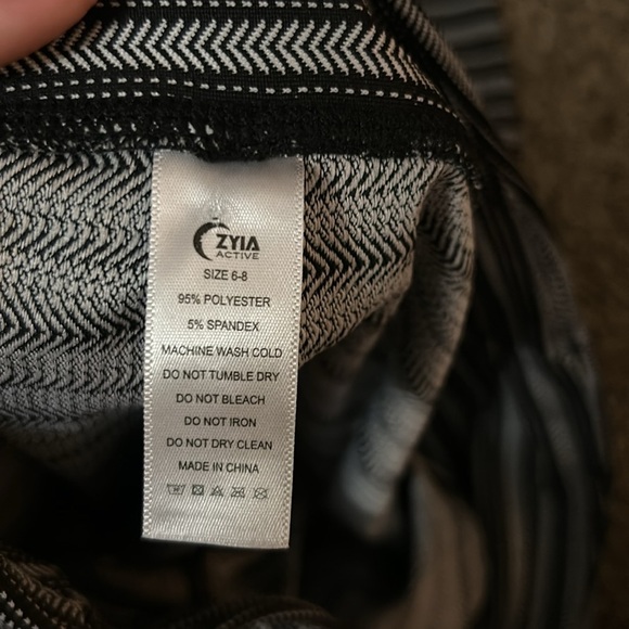 Zyia Black and White Stripped Leggings - Picture 2 of 3